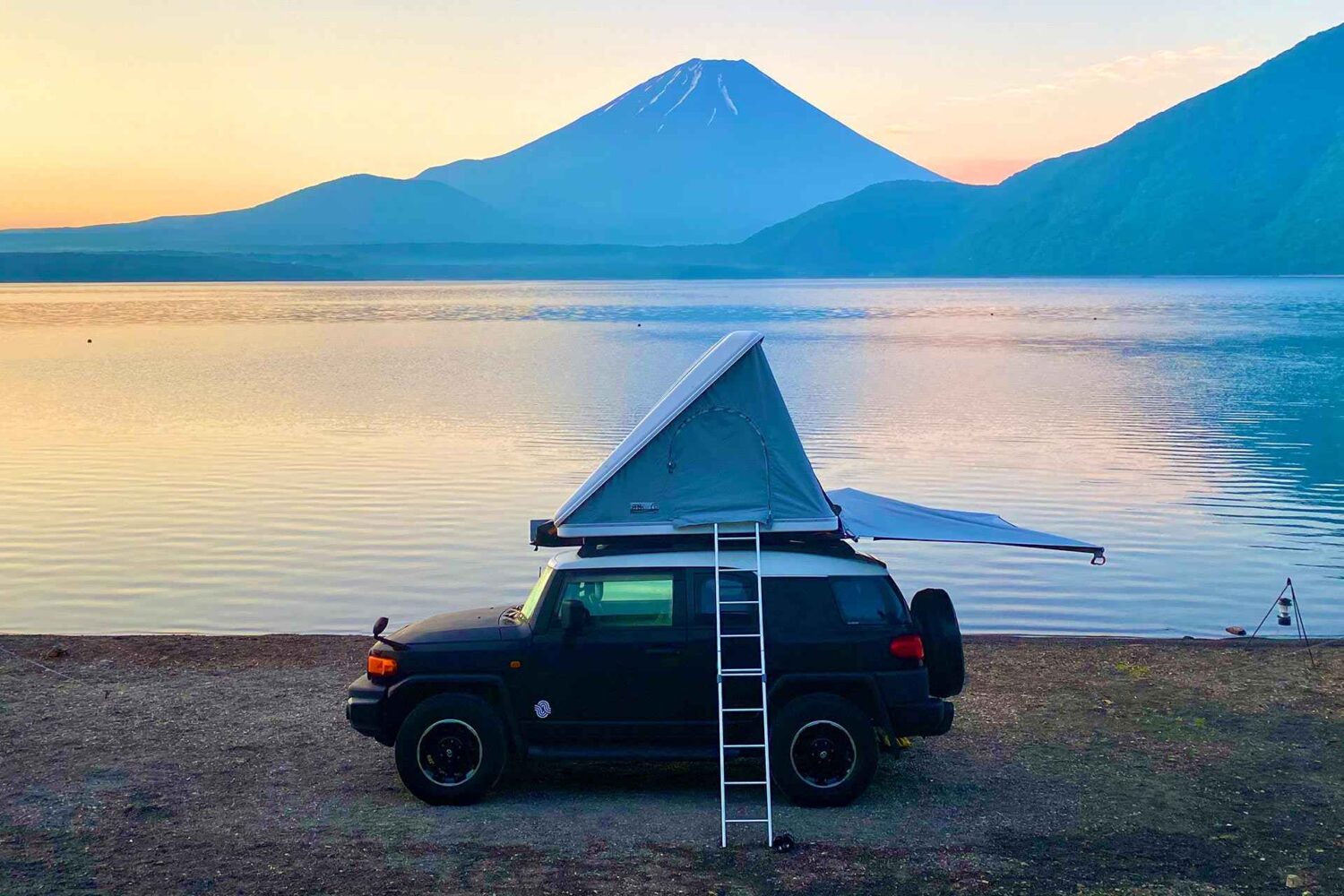 Toyota FJ Cruiser – Black1